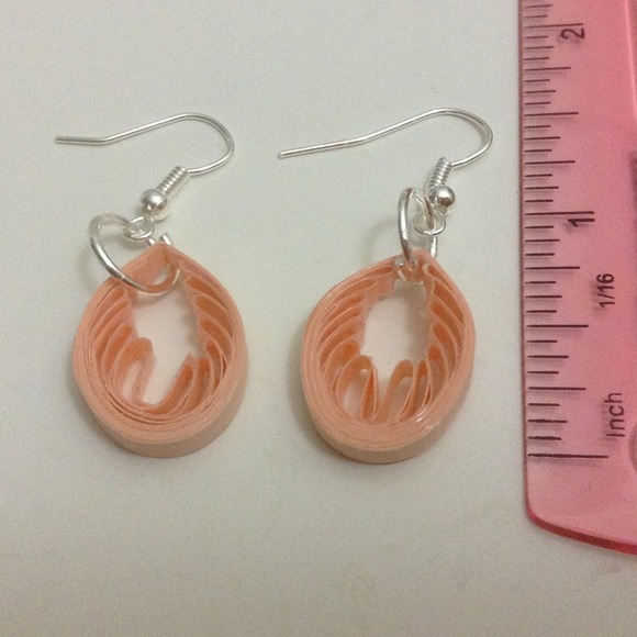 Handmade quilled earrings - Picture 3 of 3