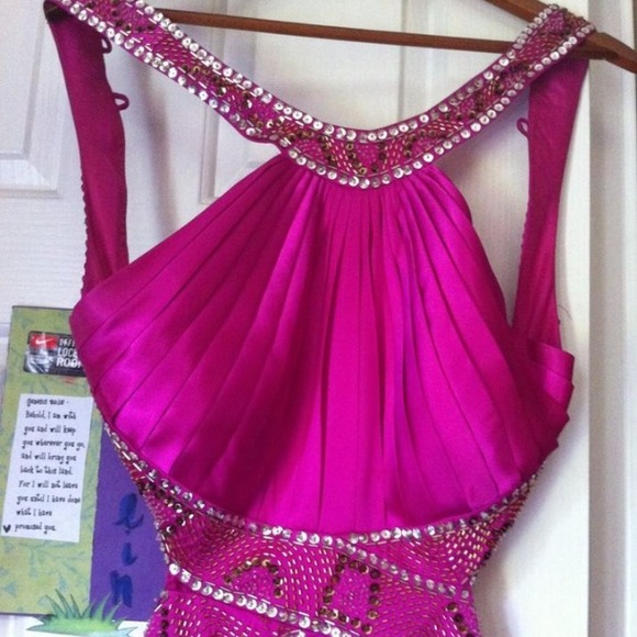 A floor length fuchsia pink dress. Brand new - Picture 2 of 3