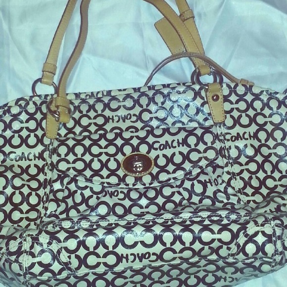 Coach Handbags - Coach shoulder bag