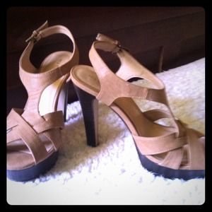 Madden Girl LIKE NEW 5 in. Platform heels