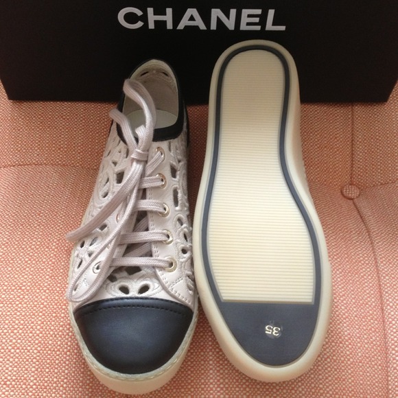 🚫SOLD🚫Chanel Leather Sneakers. - Picture 3 of 4