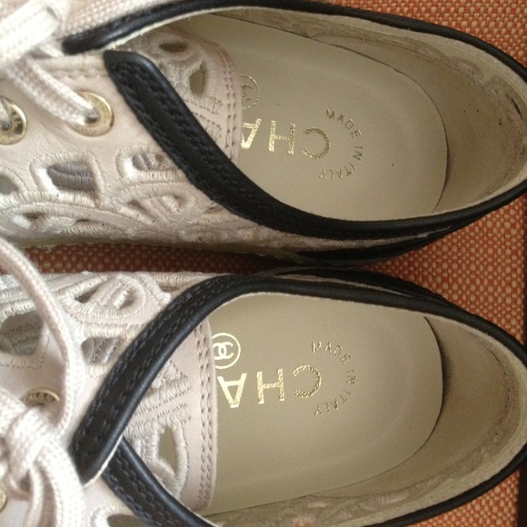 🚫SOLD🚫Chanel Leather Sneakers. - Picture 4 of 4