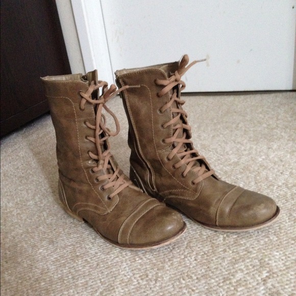 💢SOLD💢 ALDO Combat boot - Picture 2 of 4