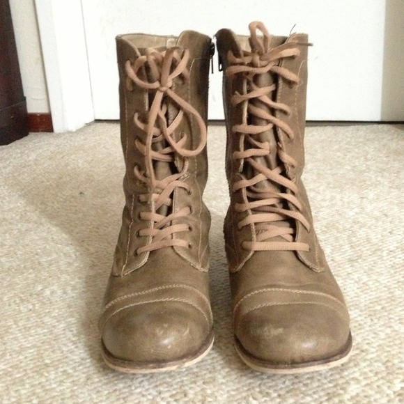 💢SOLD💢 ALDO Combat boot - Picture 3 of 4