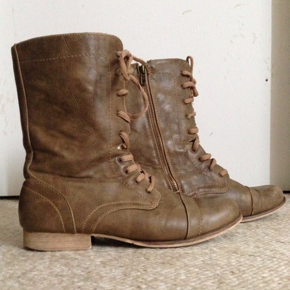 💢SOLD💢 ALDO Combat boot - Picture 4 of 4