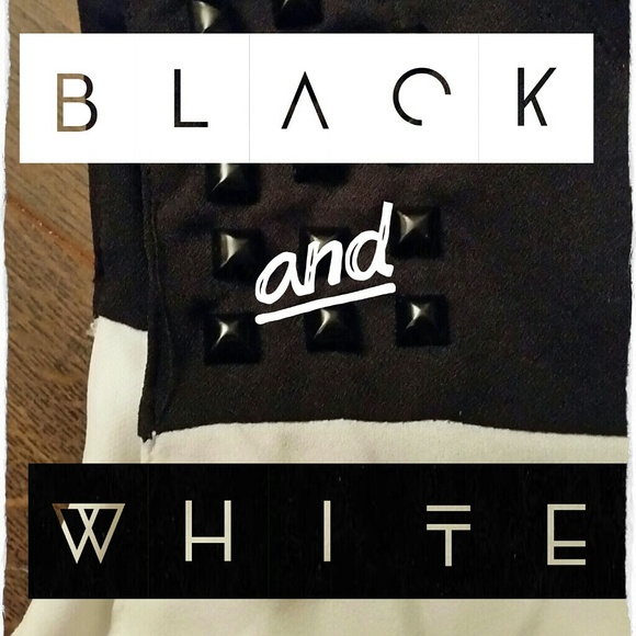 Black and white sleeveless Shift Dress!