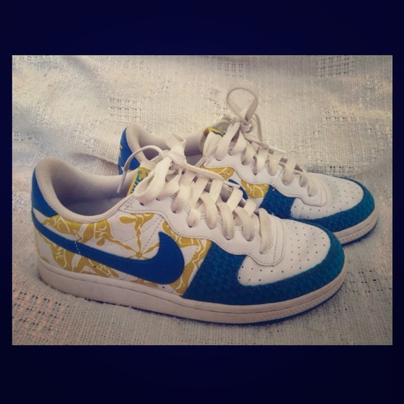 REDUCED! NIKE White/Blue/Yellow Summer Sneakers