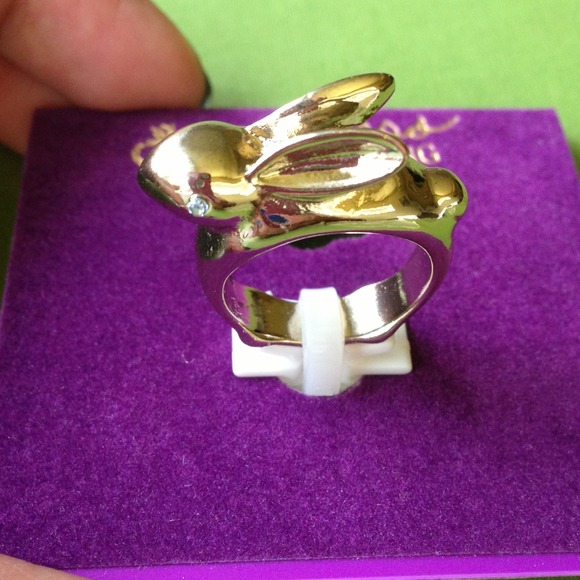 Bunny rabbit ring by Vera Wang