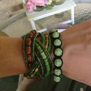 Green and wooden beaded bracelet