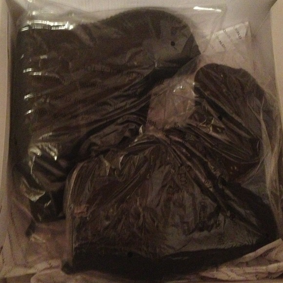 Suede Aldo Heel Boots! - Picture 2 of 2