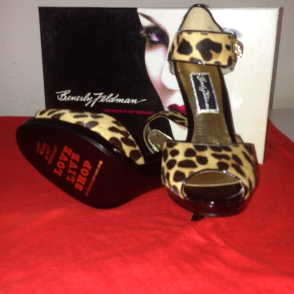Beverly Feldman sexy heels !