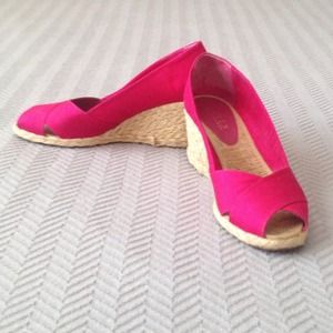 Ralph Lauren Shoes - On SALE! Ralph Lauren Fuschia Wedge Ralph Lauren Shoes - On SALE! Ralph Lauren Fuschia Wedge