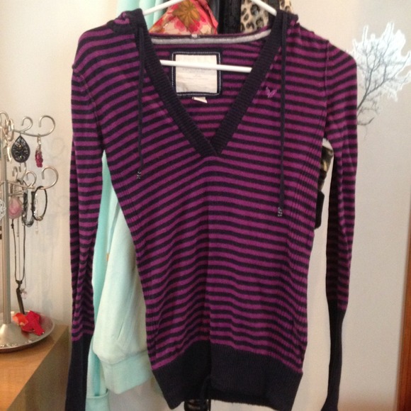Sweater - Picture 1 of 2