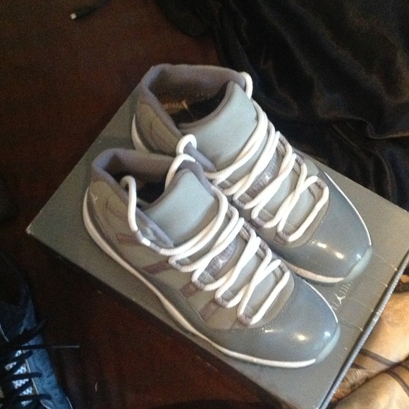 Cool grey 11's - Picture 2 of 4