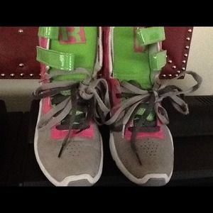 Women's Reebok sneaker