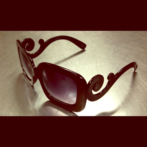 REDUCTION!💥💥 glam sun glasses!👓also in round