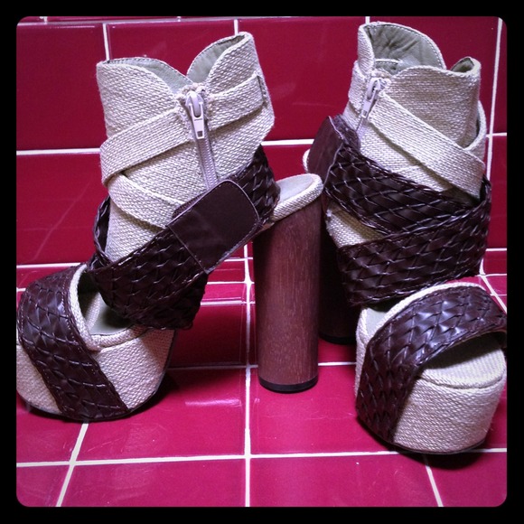 ✨Never worn Jeffrey Campbell platforms size 8