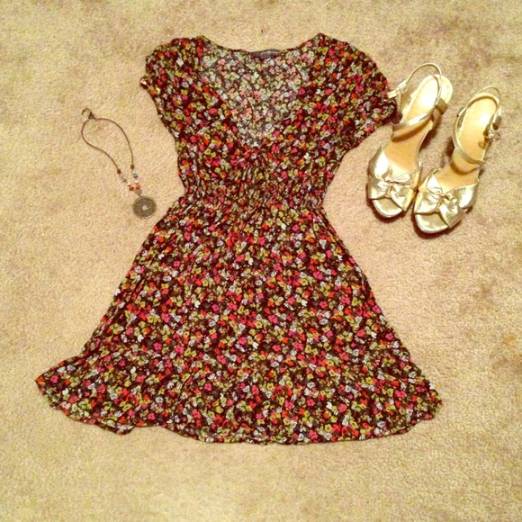 Flowered top with necklace