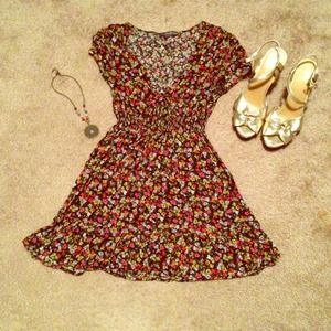 Flowered top with necklace