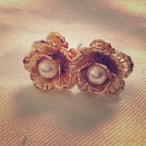 Gold rose earrings