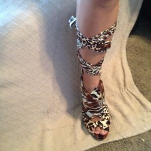 🌹Traded🌹Animal print silk lace up shoes🐅💋