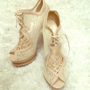 Brand new classy lacey heels size 8