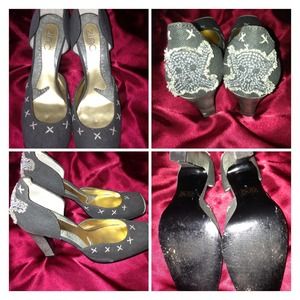 Skull head high heel