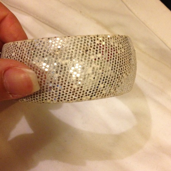 Silver thick bangle - Picture 2 of 2
