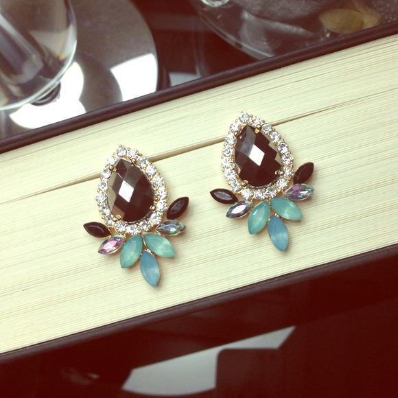 SOLD in bundle... Raj era look earrings