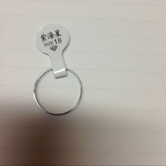 Faux silver ring - Picture 2 of 2