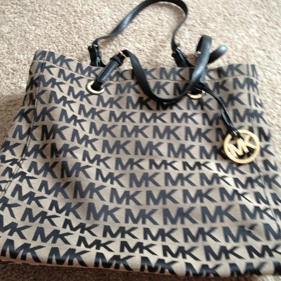 Authentic Michael kors shoulder bag