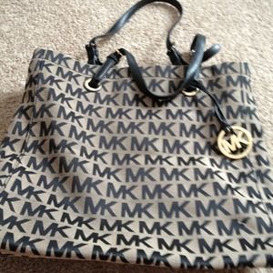 Authentic Michael kors shoulder bag
