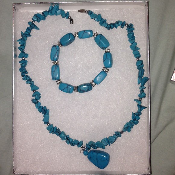 🚫SOLD🚫 Turquoise necklace & bracelet set