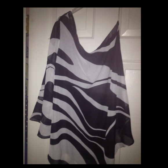 umGee 1 shoulder never been worn dress