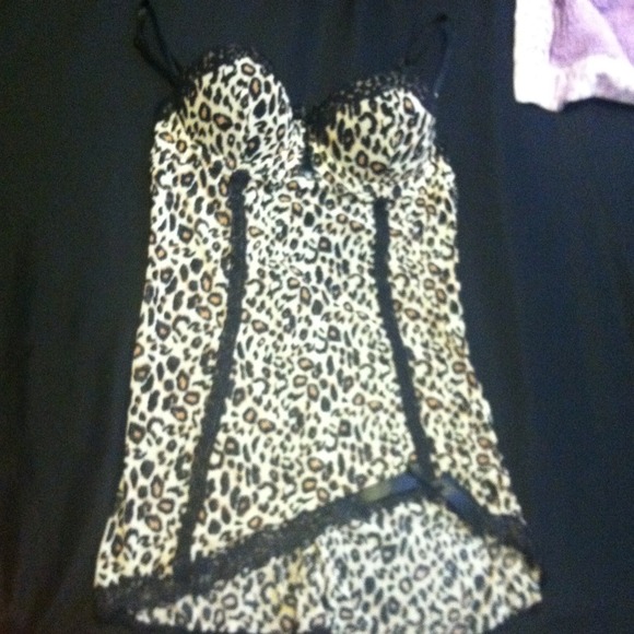💥💢GONE💢💥Cute leopard lingerie top