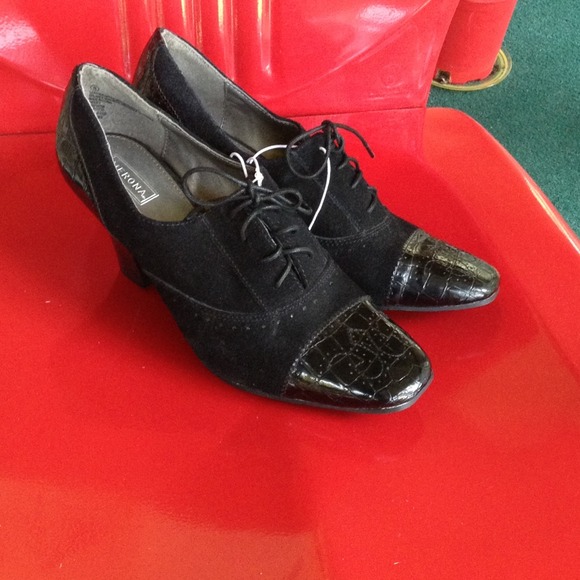 New black faux suede and alligator Oxford heels
