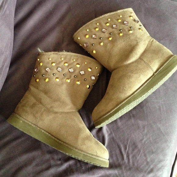 **Sold**Sale** Cute gray boots! :)
