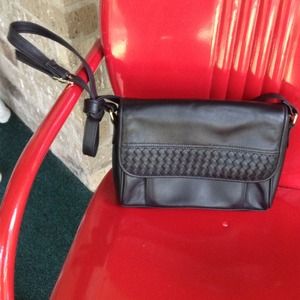 black faux leather basket weave purse