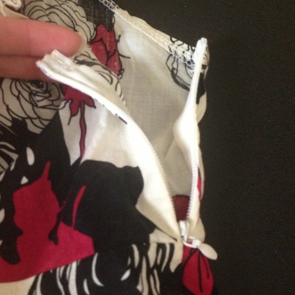 Floral Top with Ruffle - Picture 3 of 4