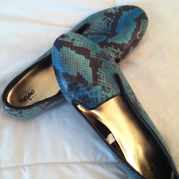 Perfect condition snake loafers