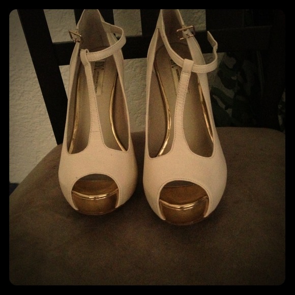 Off-white and gold heels!