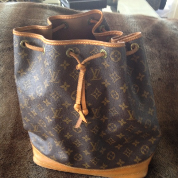 Authentic LV NOE PM