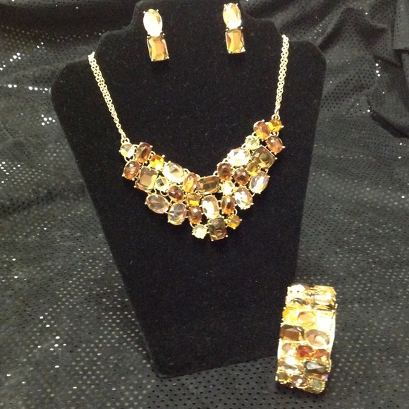 Sold Gorgeous 3 piece set - Picture 2 of 2