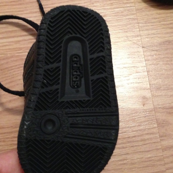 Baby Top ten's Adidas - Picture 3 of 4