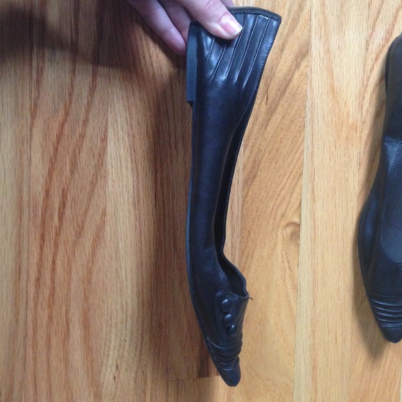 Bakers pointy buttoned black flats - Picture 2 of 4