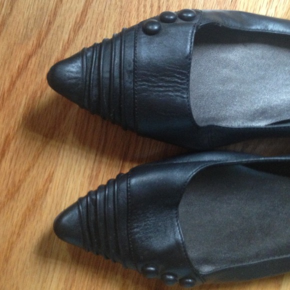 Bakers pointy buttoned black flats - Picture 4 of 4