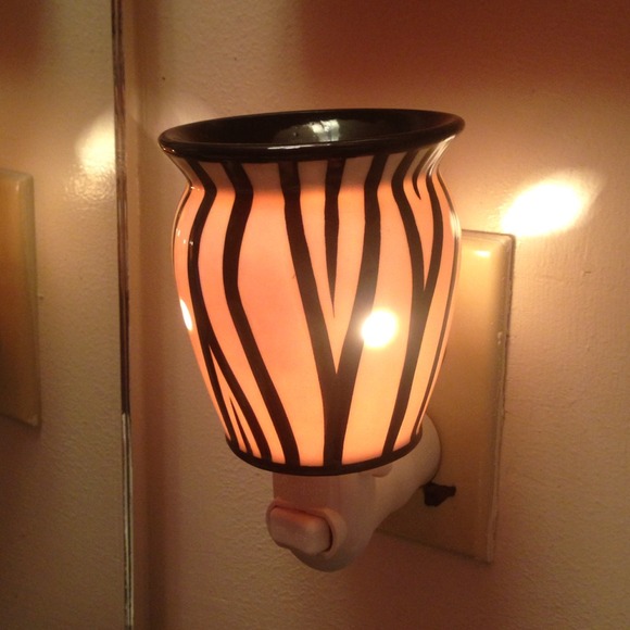 **TRADED** Plug In Zebra Scentsy Warmer