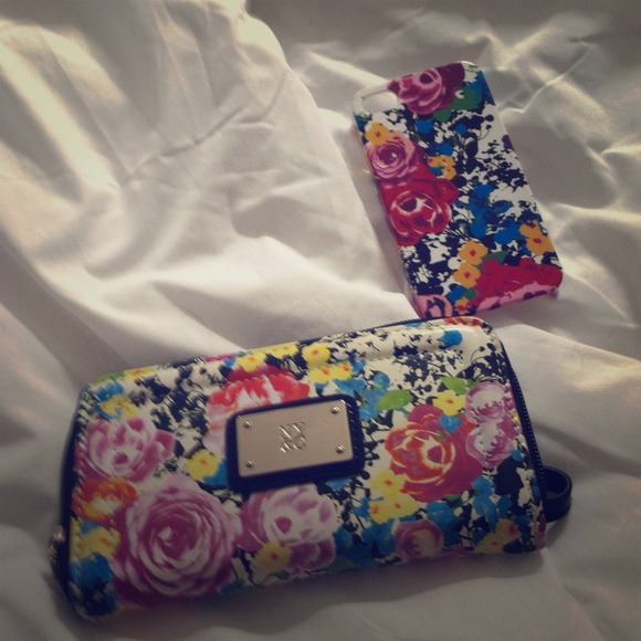 NY&Co wallet and cell phone cover. Adorable print!