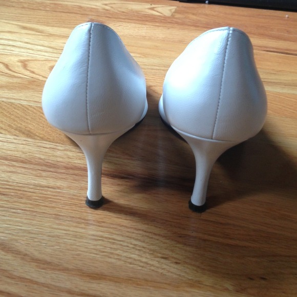 Bakers white pointy heels - Picture 2 of 4
