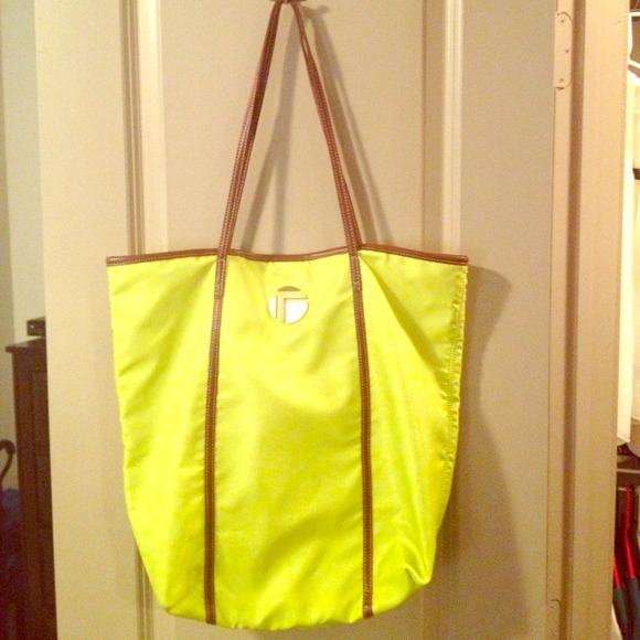 Trina Turk Handbags - 💰Reduced💰NWOT Trina turk lime green tote